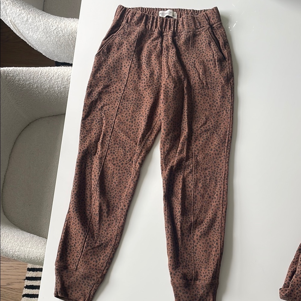Abercrombie & Fitch leopard joggers